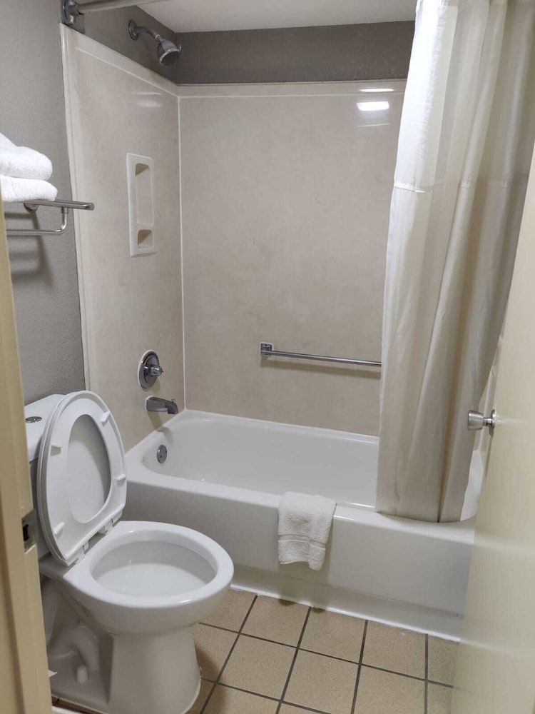 Days Inn by Wyndham Southaven MS 20/23