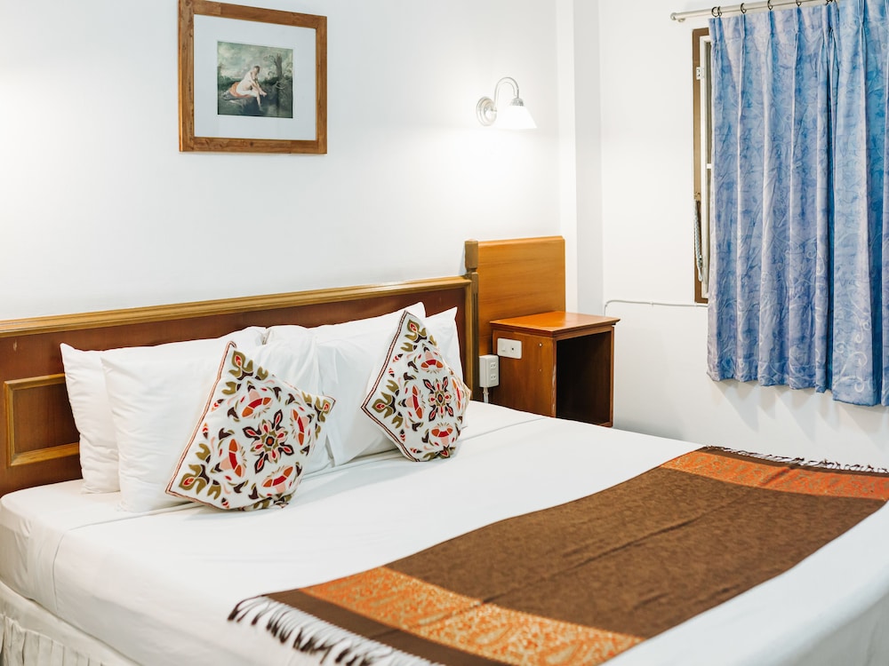 Room, King Bed, No Balcony, Small، Rendezvous Oldtown Chiangmai (SHA Extra Plus) 4/6