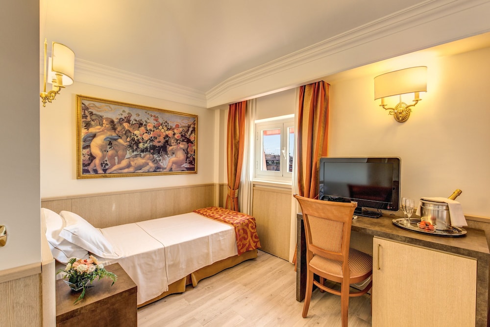 Pinewood Hotel Rome 23/70