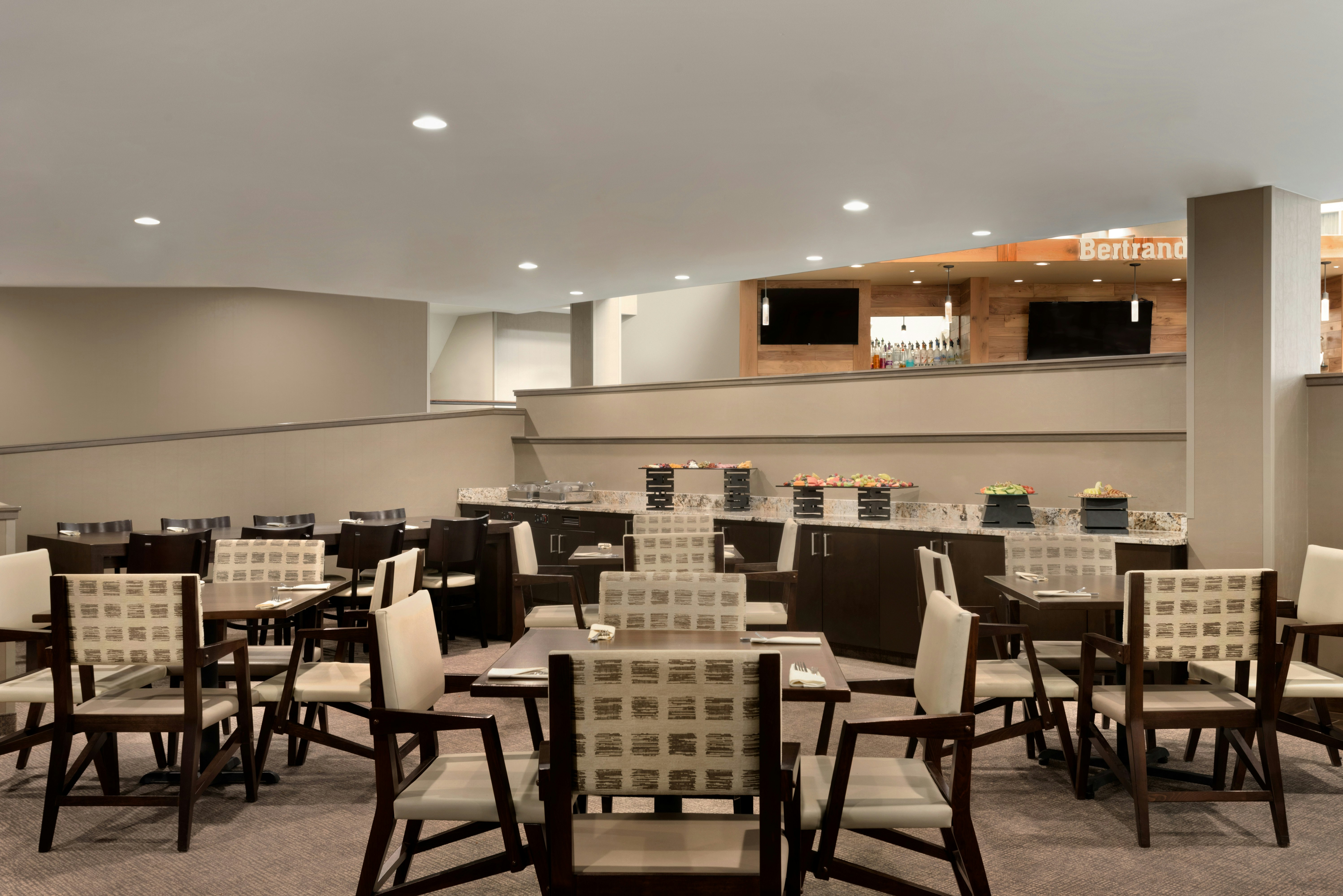 Embassy Suites By Hilton Milwaukee Brookfield 56/81
