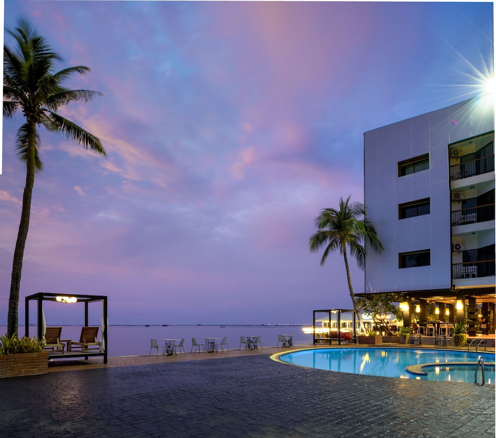 The Loft Seaside Sriracha Hotel 63/68