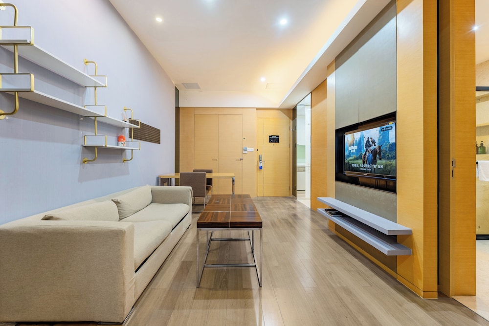 Yicheng Apartment Poly World Center 41/59