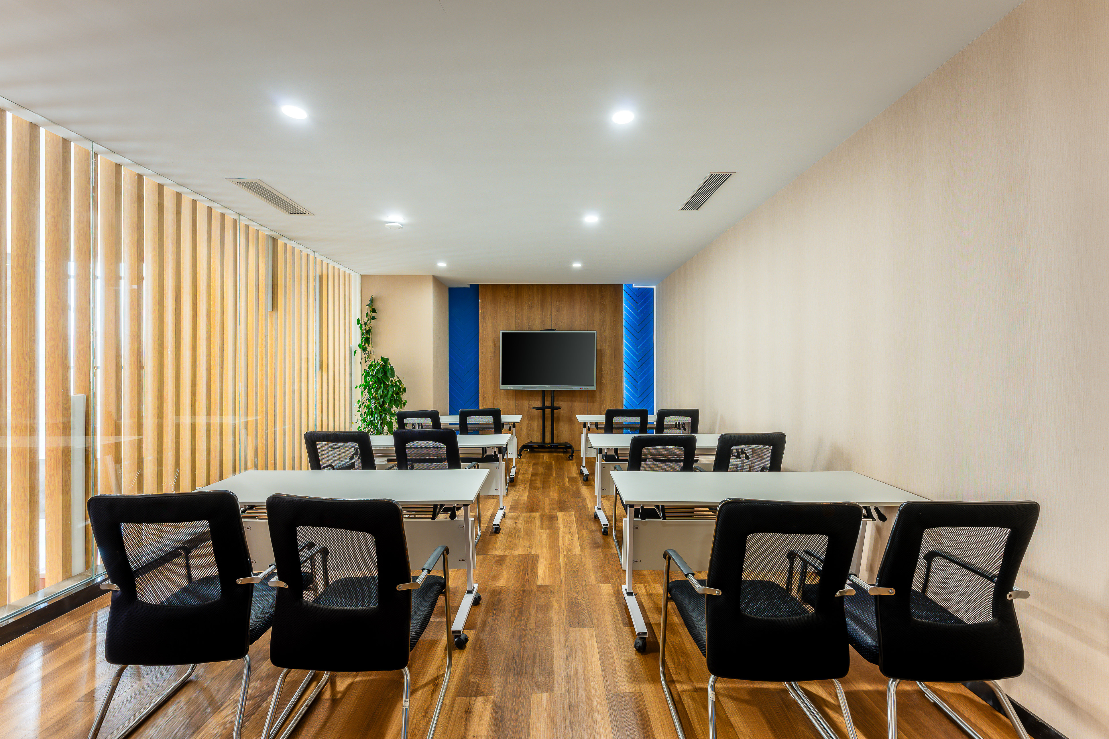 Holiday Inn Express Tianjin Airport East 42/50