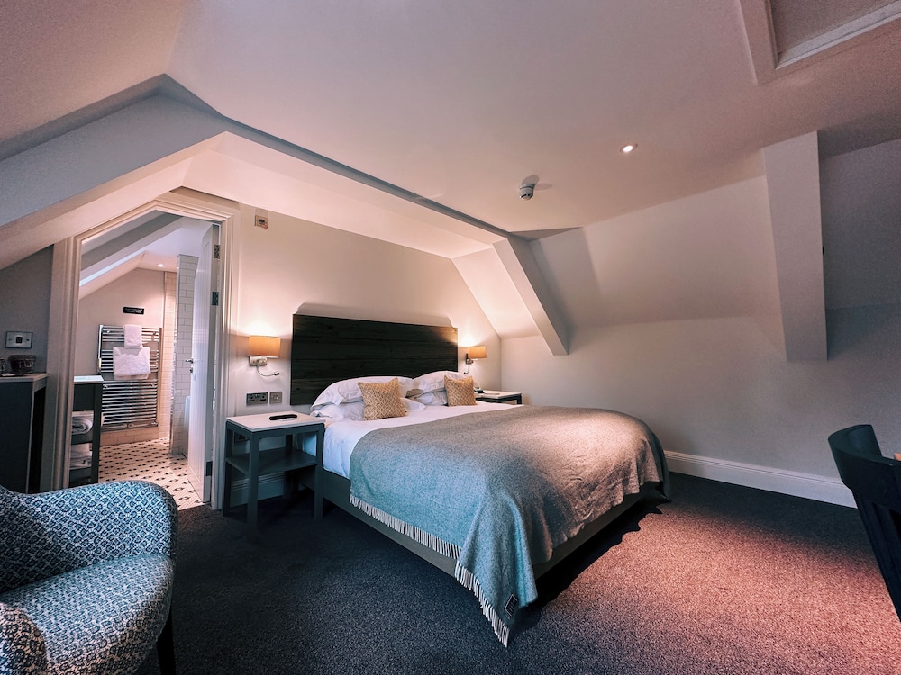 Comfy, King Bed, Riverside