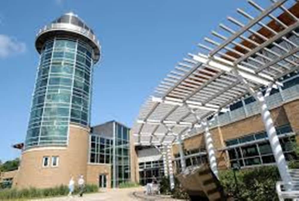 Candlewood Suites Erie 7/40