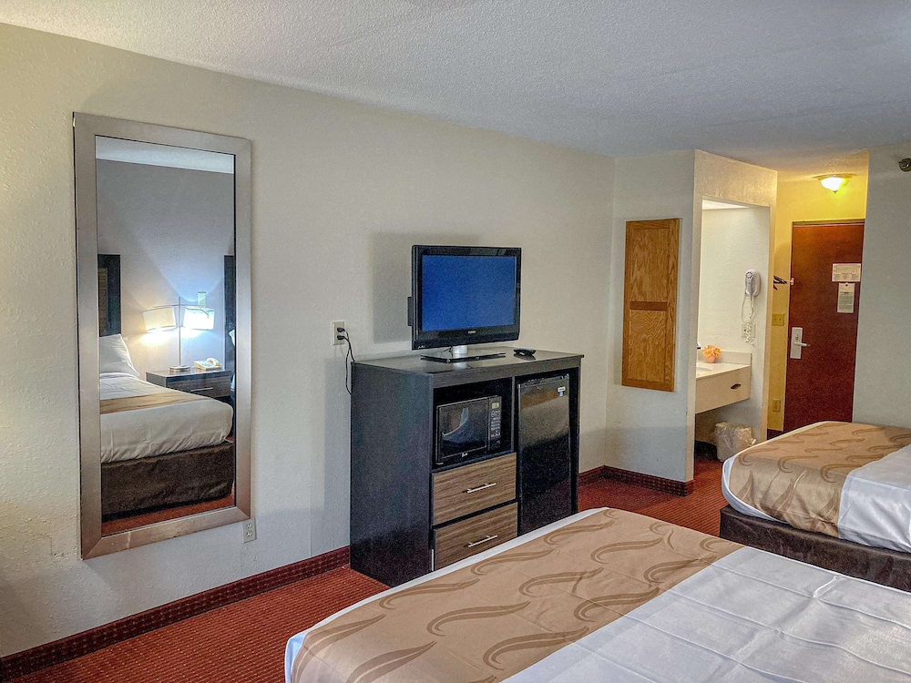 Motel6 Elkhart, IN 19/54