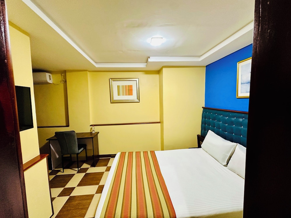 YaahoT Hotel 18/50
