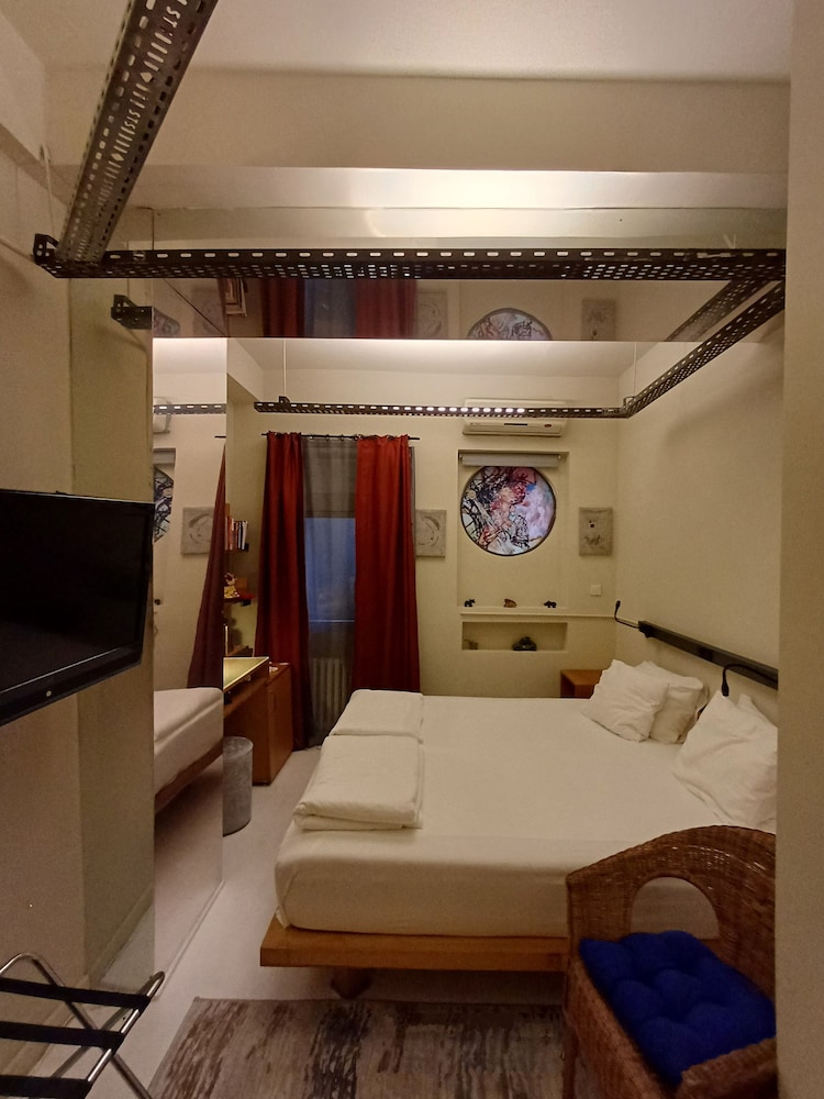 Peradays Hotel 31/48