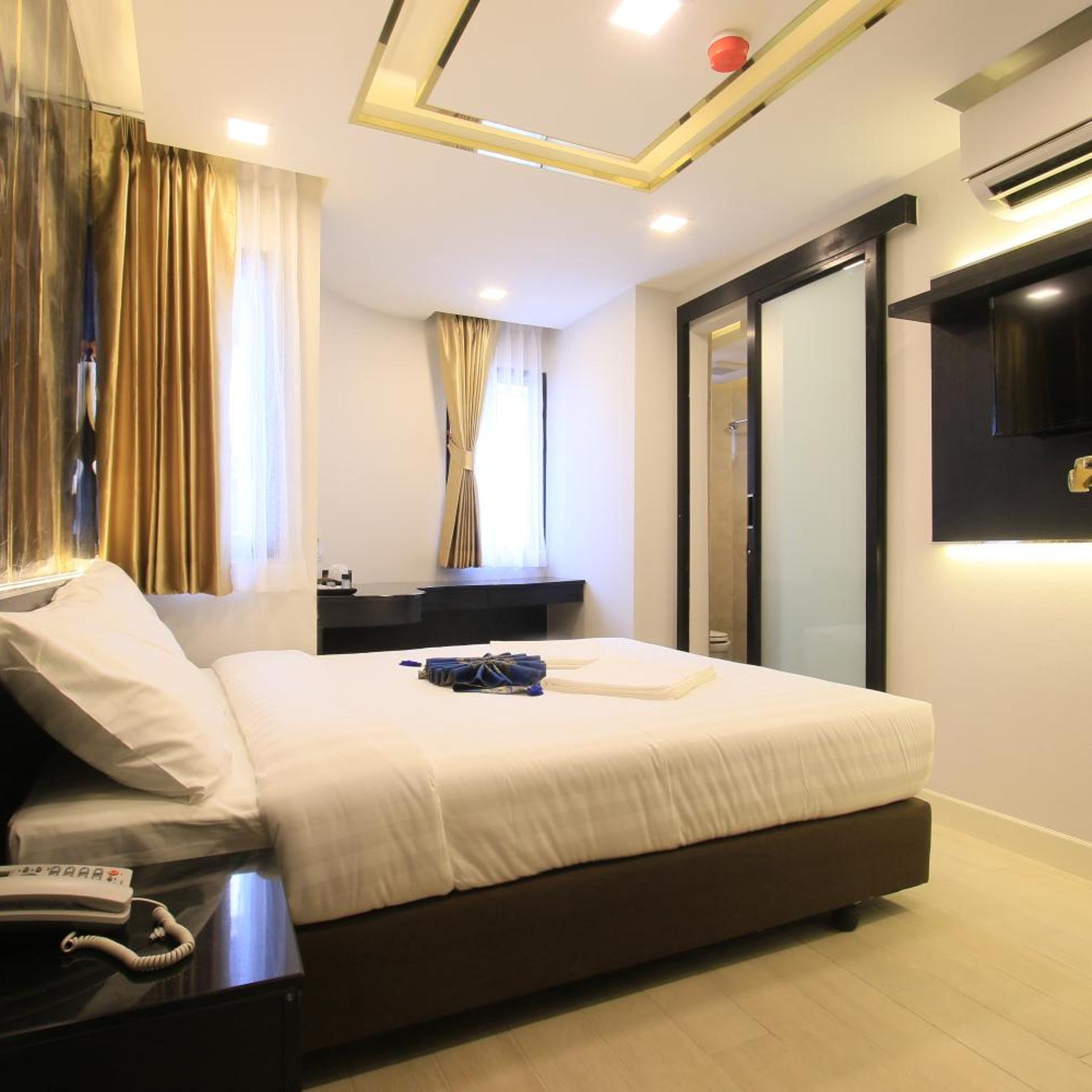 Deluxe, King Bed