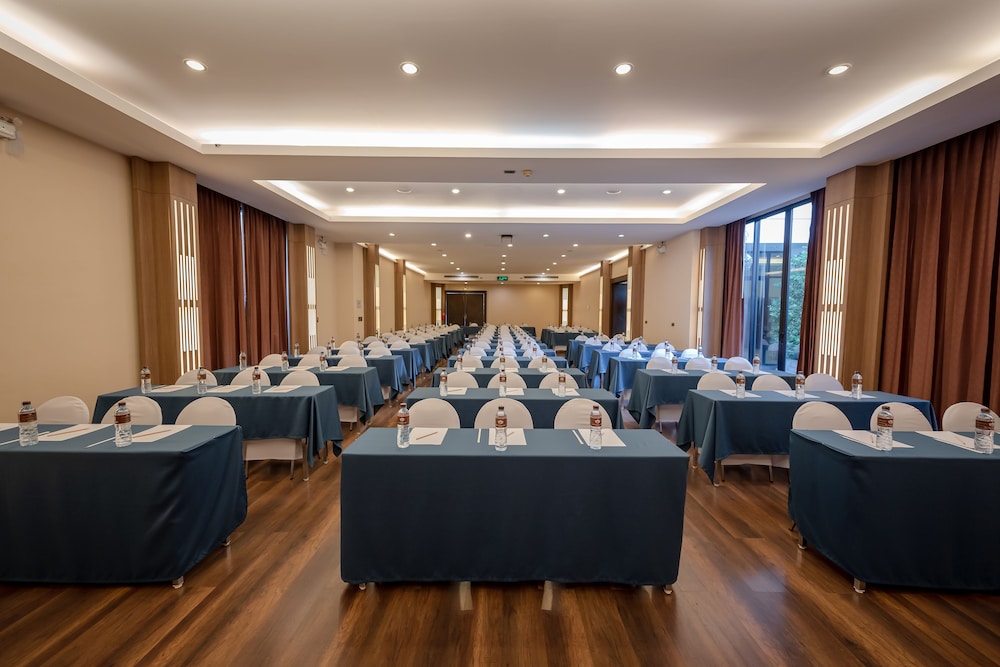 The Pannarai Hotel 60/70