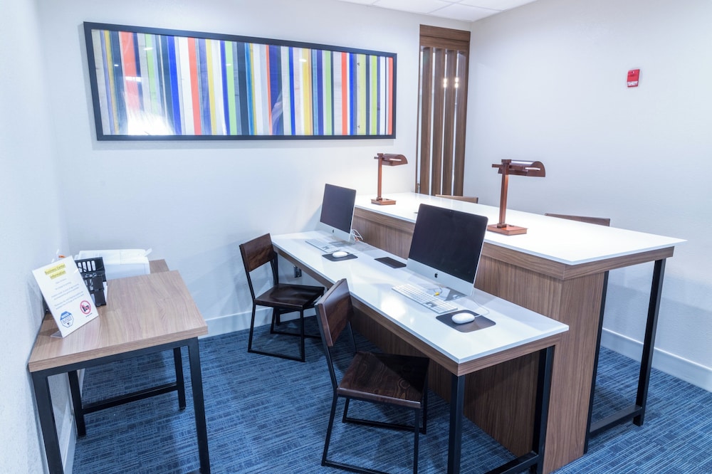 Holiday Inn Express & Suites Crestview South I-10 64/69