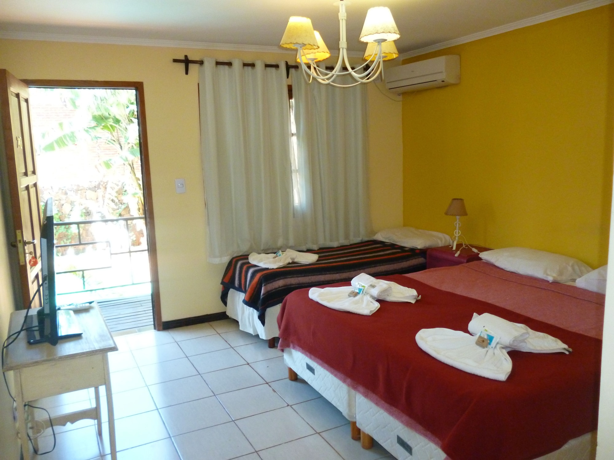 1 BEDROOM, STANDARD, TRIPLE, PRIVATE BATHROOM