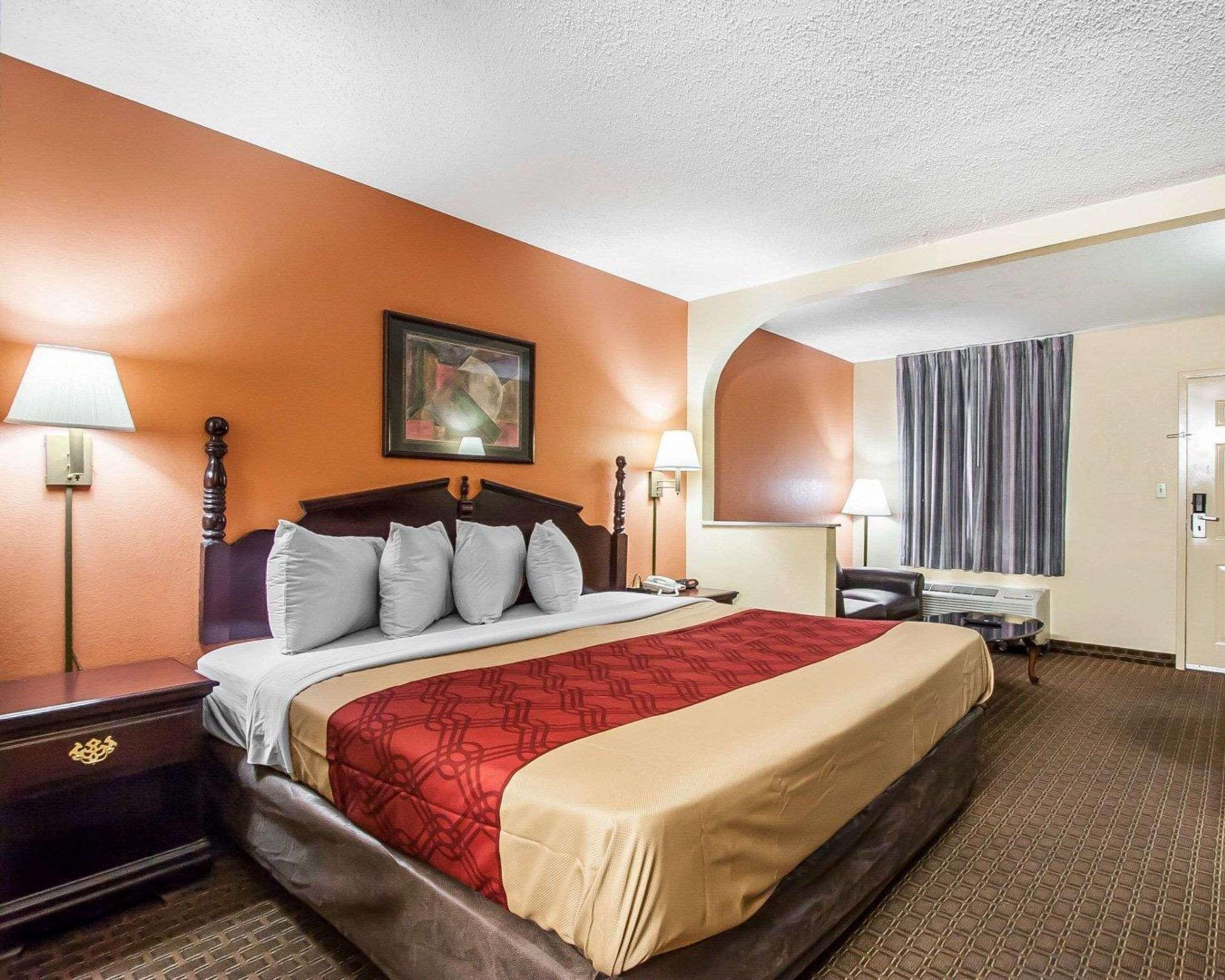 ROOM, KING BED, SMOKING