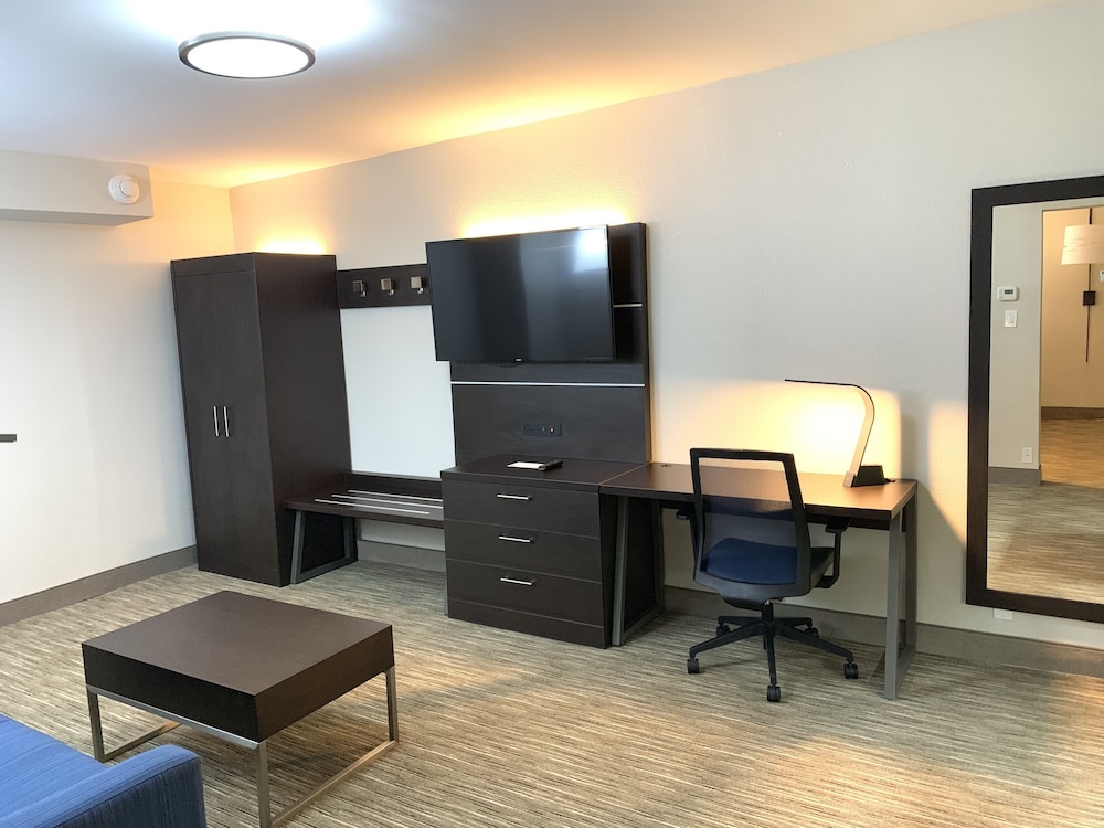 Holiday Inn Express Allentown North 44/62