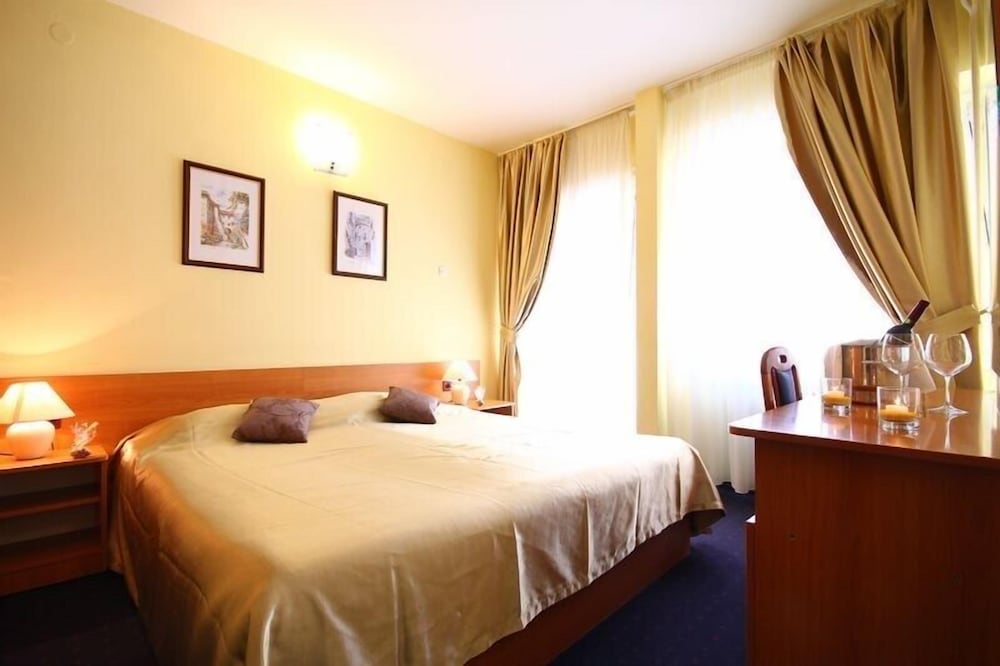 Pula Hotel 7/37