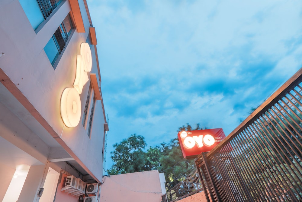 Hotel O Lontar Residence 33/35