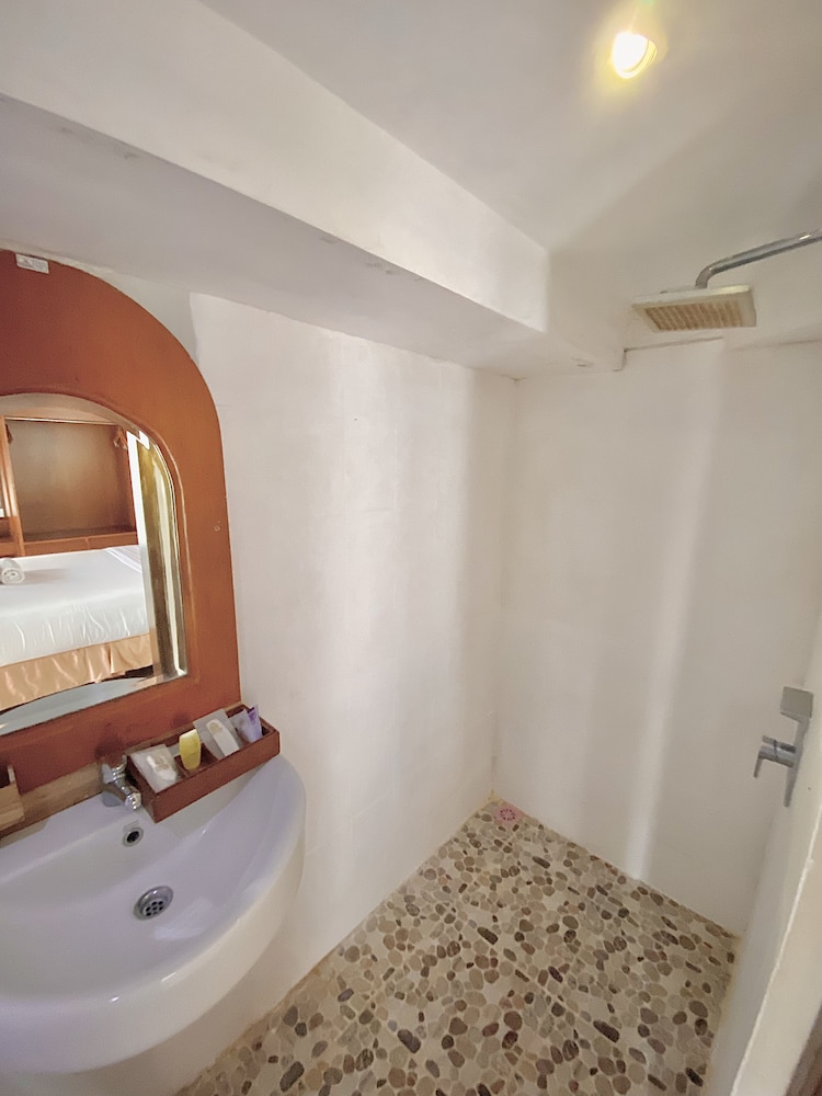 Chrome Hotel & Resort Solo 49/50