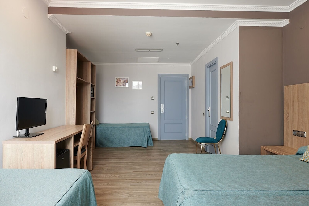 ROOM, DOUBLE BED, TWO EXTRA BEDS