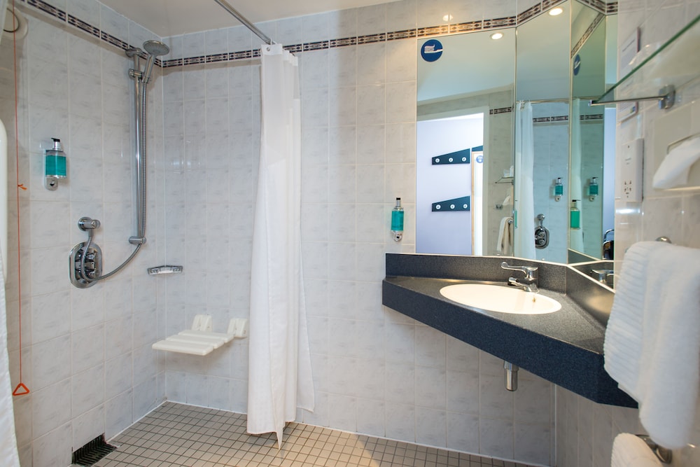 Holiday Inn Express Manchester East 10/44