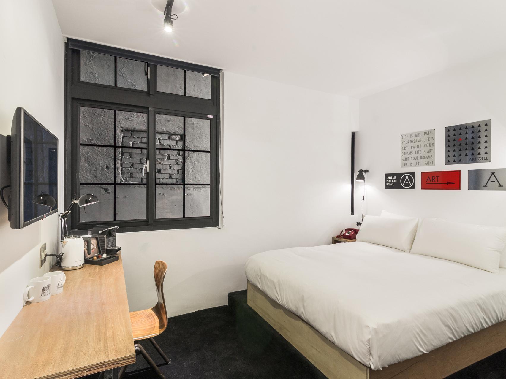 MEDIUM, DOUBLE BED