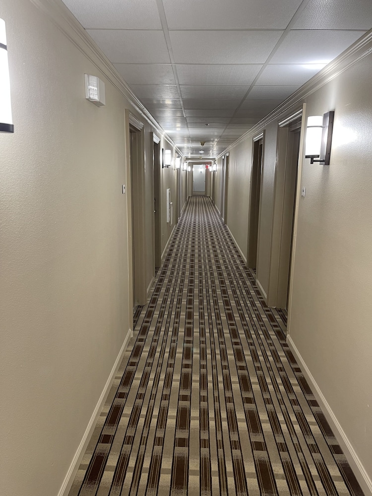 Quality Inn & Suites New Hartford - Utica 1/43