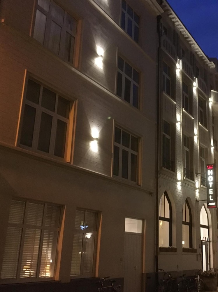 Louisa Hotel 3/57