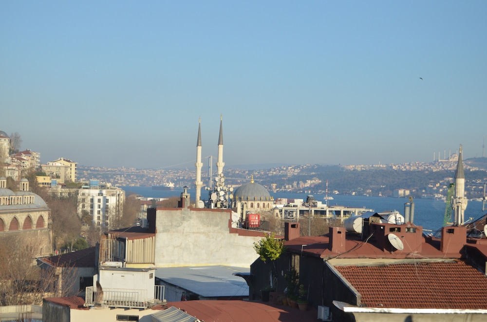 Unver Galata Apart 51/53