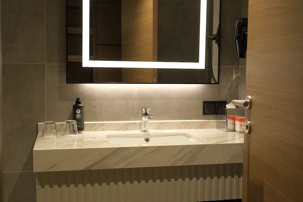 غرفة قياسية بسرير كينج، Ramada Encore by Wyndham Konya Karatay 7/7