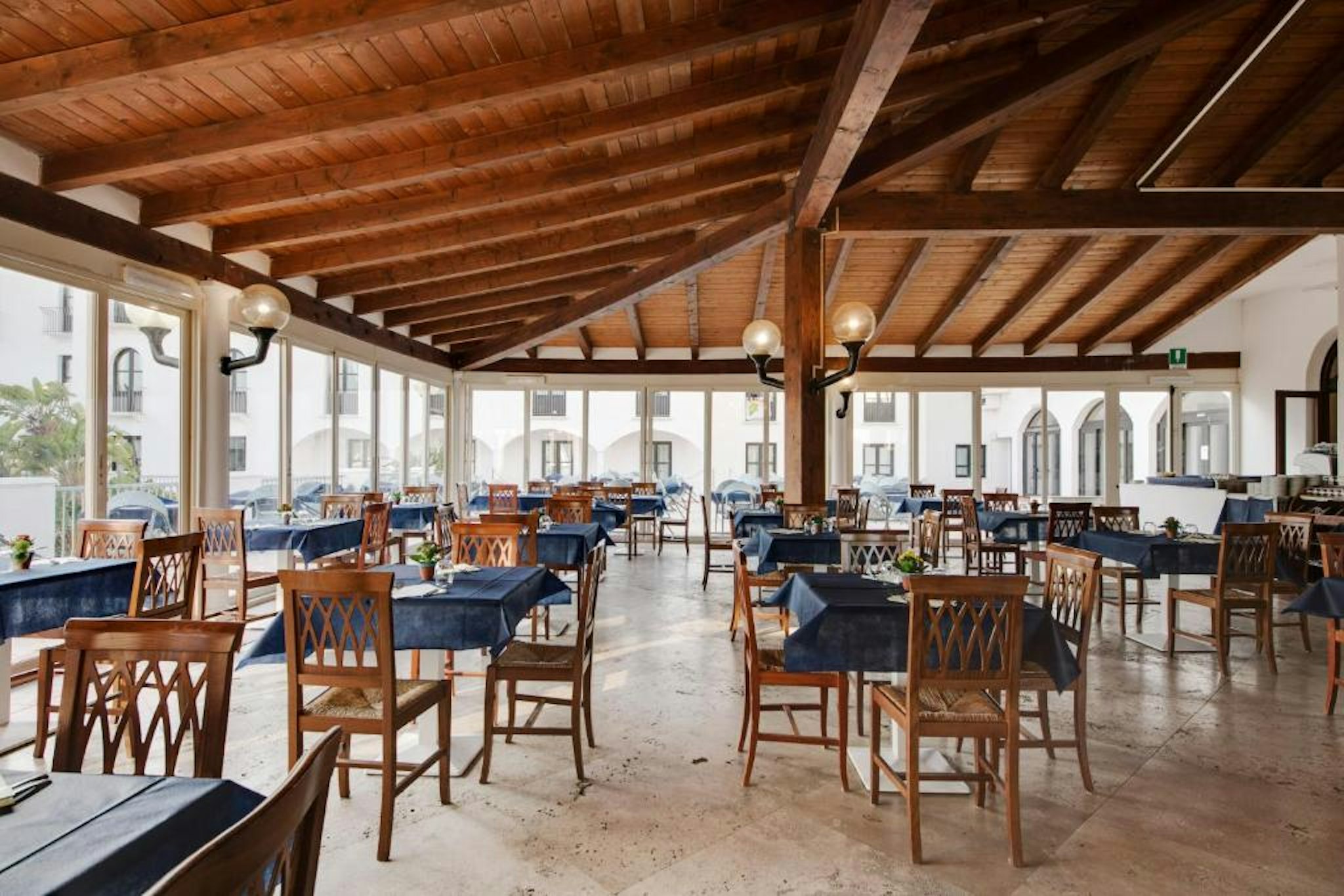 Phi Hotel Sighientu 12/18