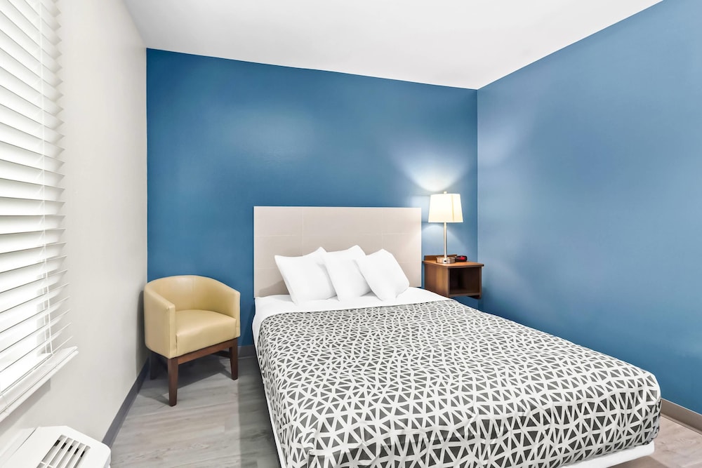 WoodSpring Suites South Houston Hobby 26/48