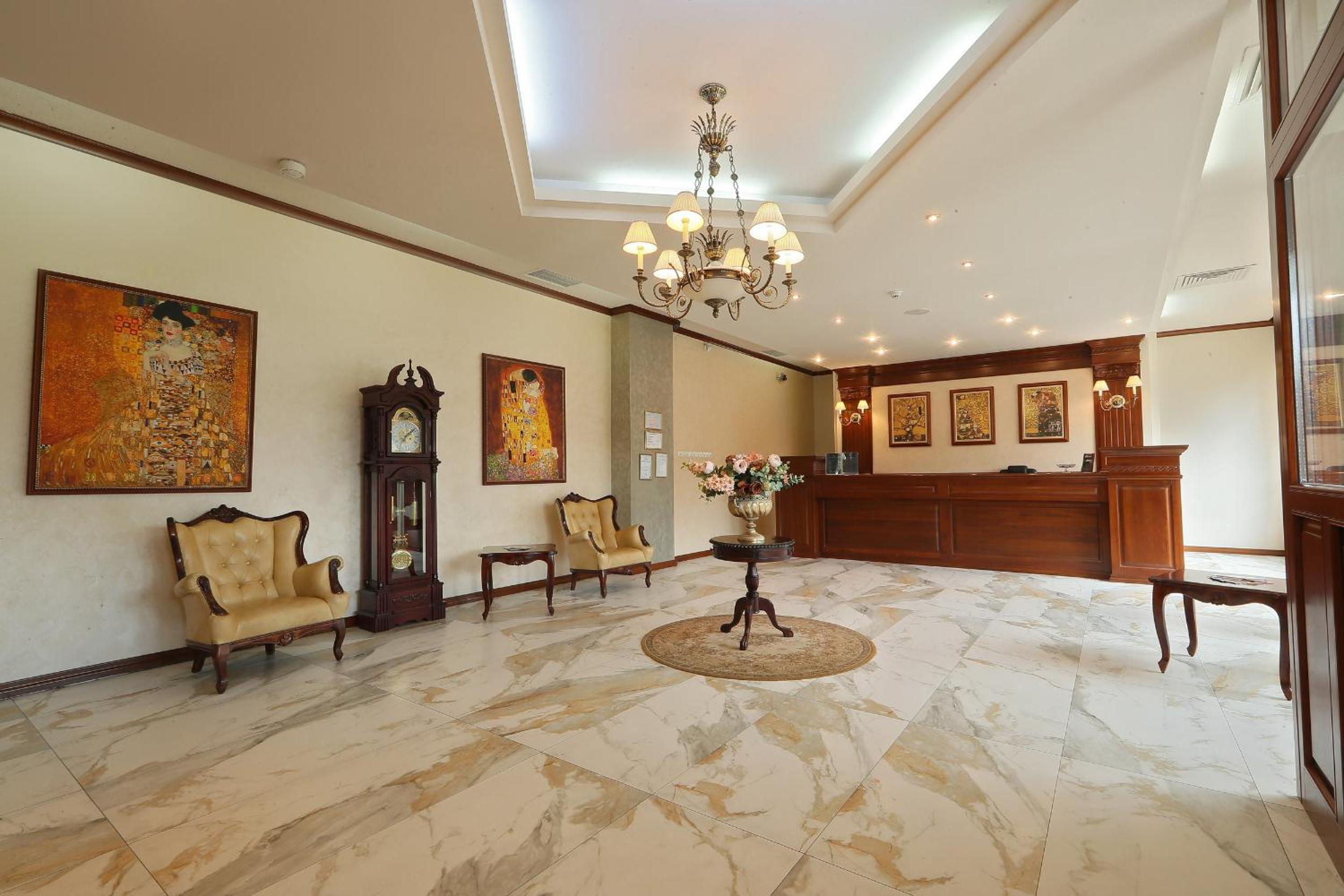 Impero Hotel 2/38