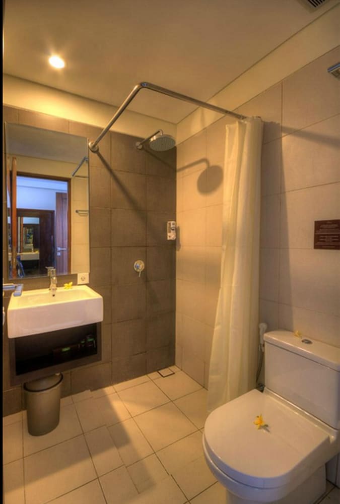 SURIS BOUTIQUE HOTEL 47/50