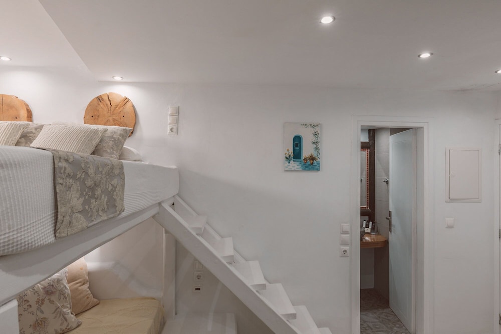Economy, Basement, Bunk Bed