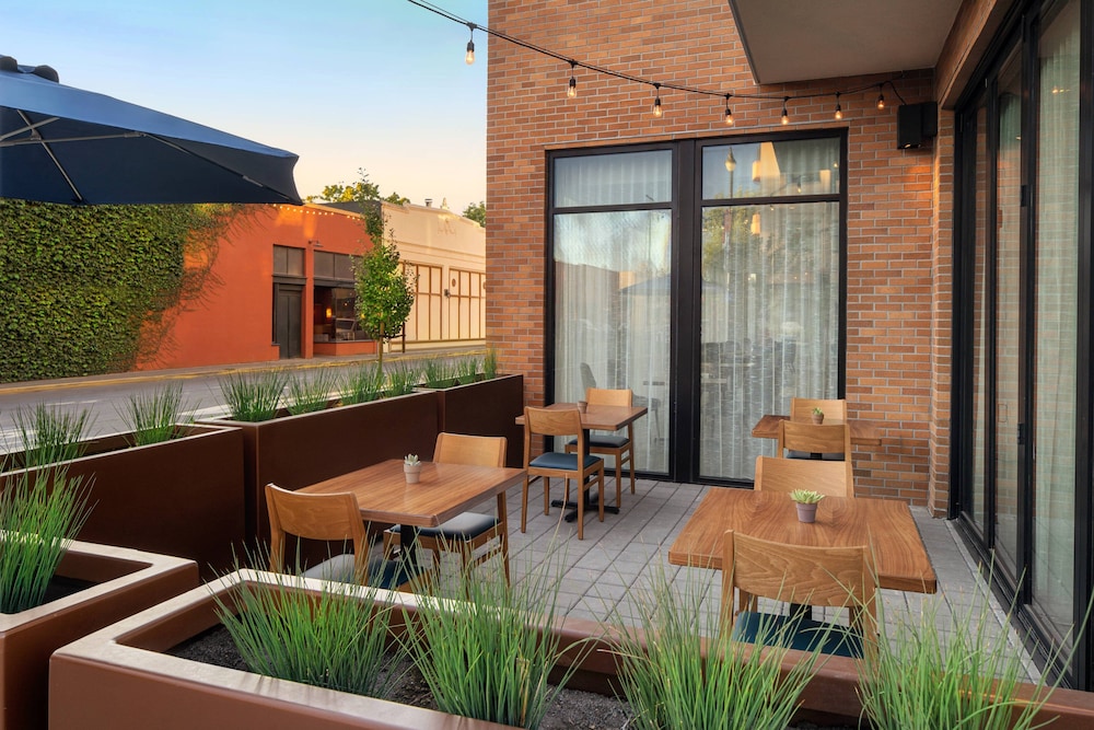 AC Hotel by Marriott Santa Rosa Sonoma Wine Country 1/55