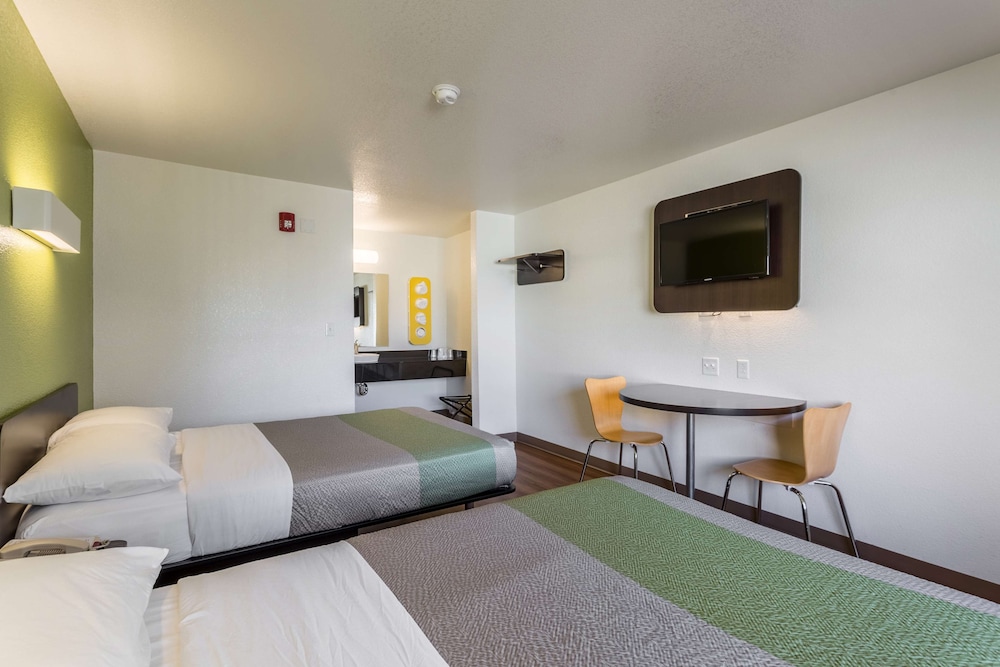 Motel6 El Paso, TX - East 17/32