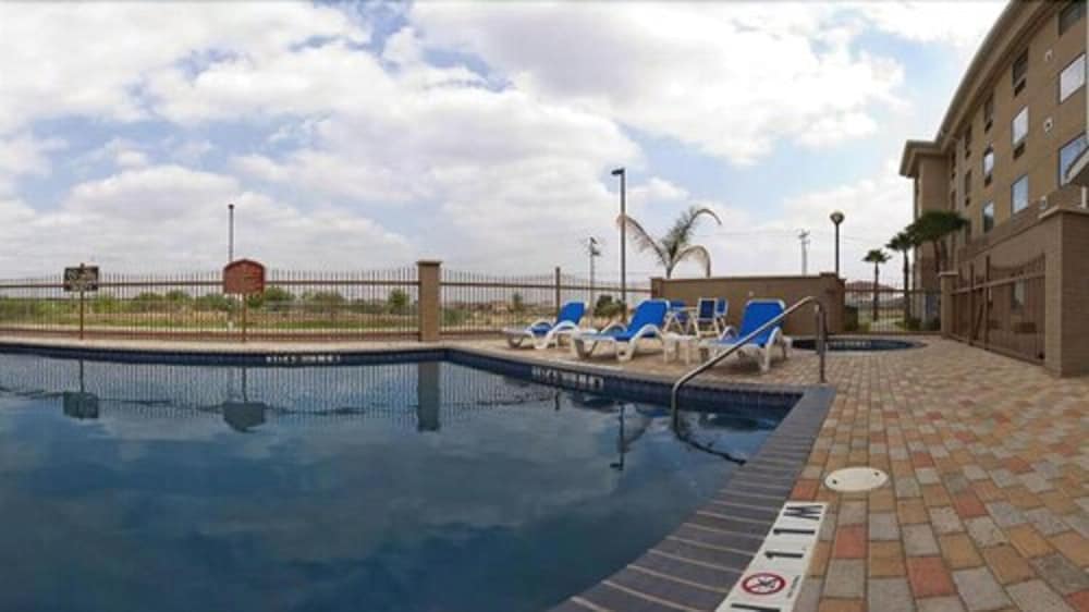 Holiday Inn Express Hotel And Suites Laredo Event Center Area 3/63