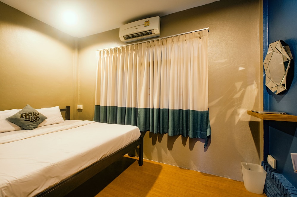 Pak-Up Hostel 11/56