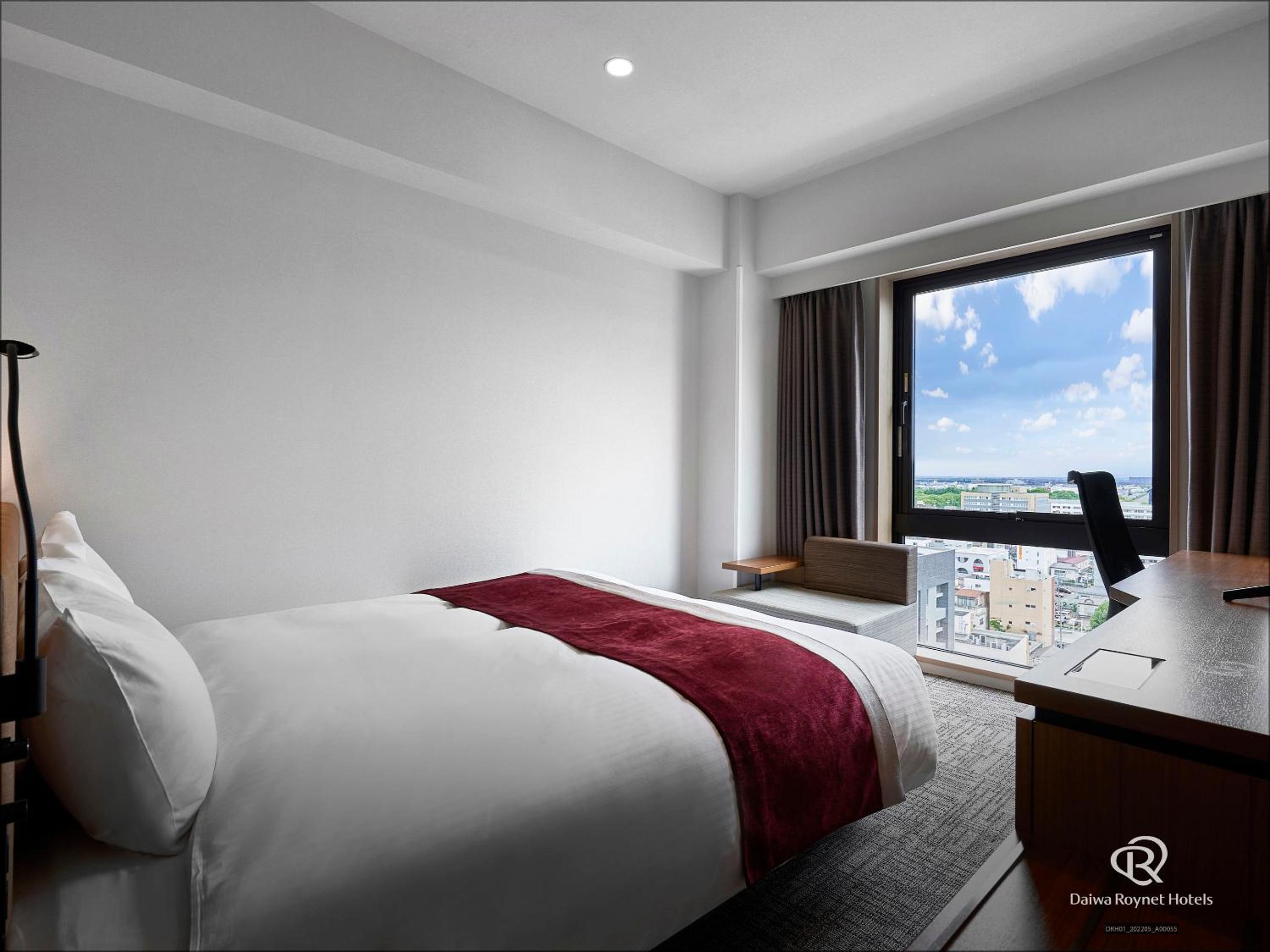 Moderate, Queen Bed
