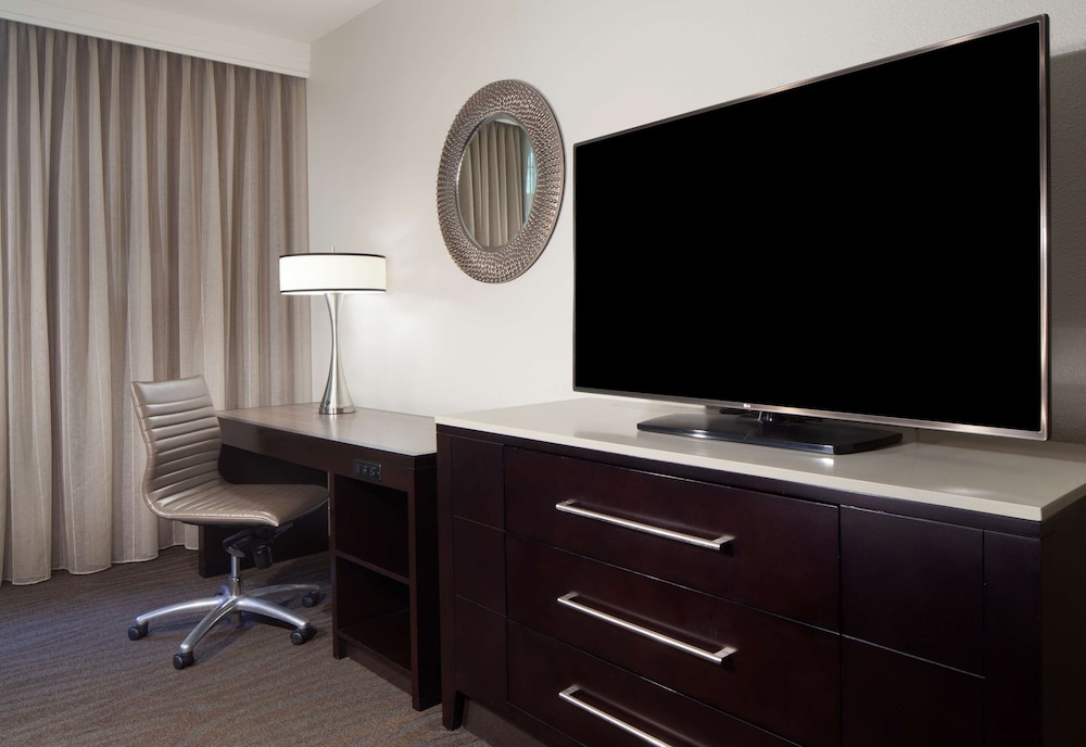 Hilton Santa Cruz/Scotts Valley 71/75