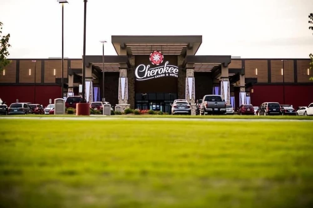 Cherokee Casino & Hotel Roland 9/71