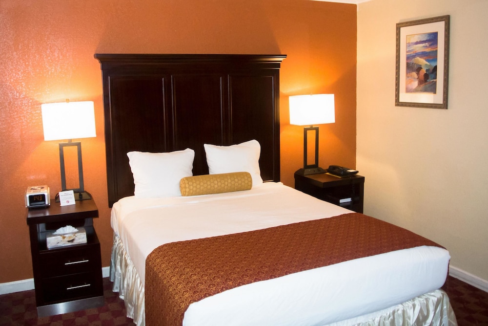 Clarion Collection Hotel Pacific Grove - Monterey 13/30