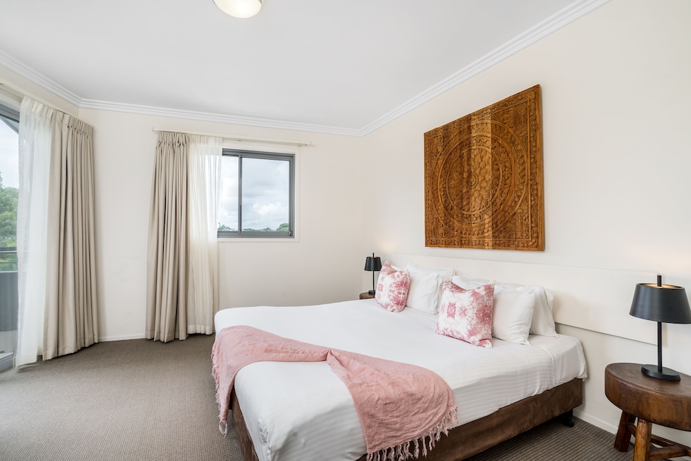 2 BEDROOMS, DELUXE, APARTMENT