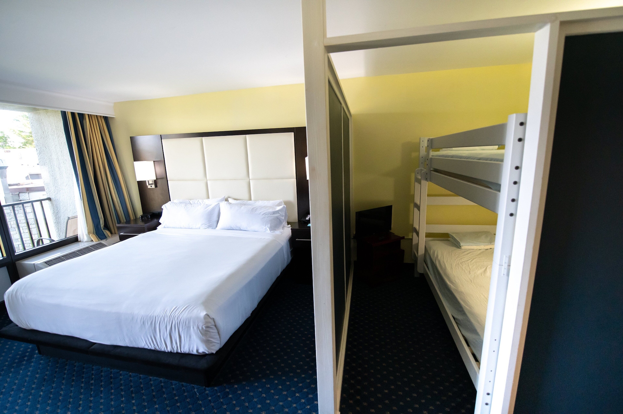 suite, multiple beds, ocean view