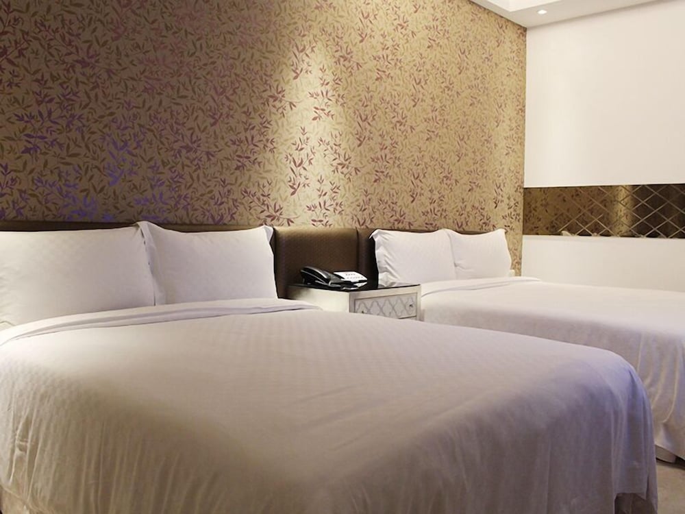 STANDARD, QUADRUPLE, 2 DOUBLE BEDS, MOUNTAIN VIEW