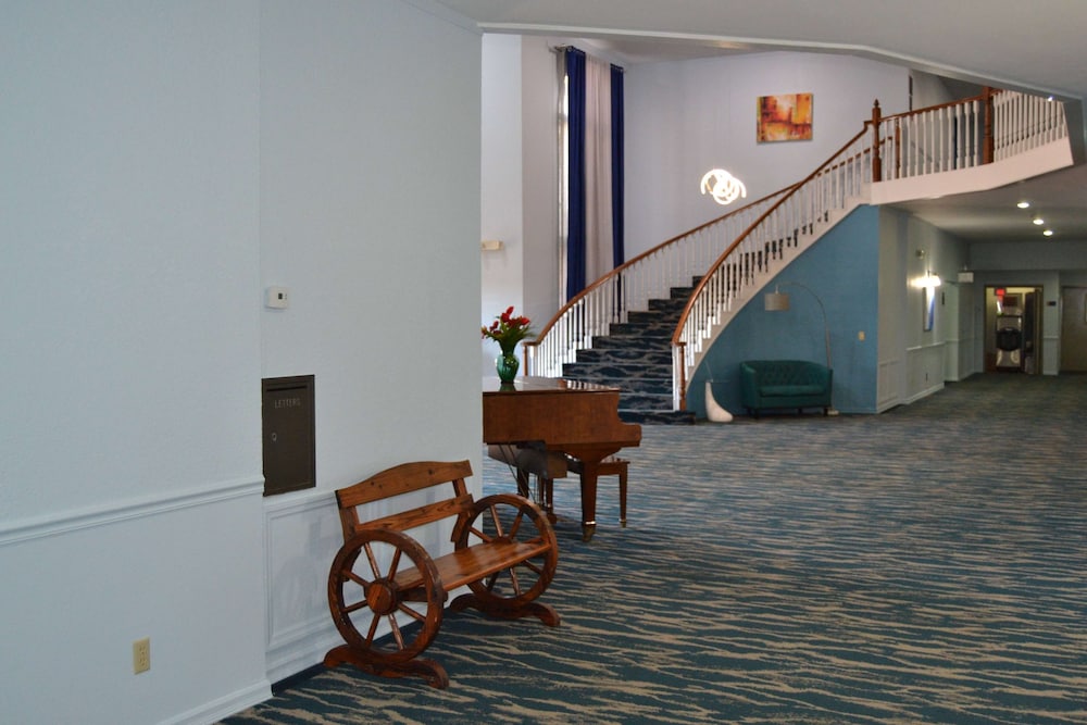 Days Inn & Suites by Wyndham Sikeston 11/51
