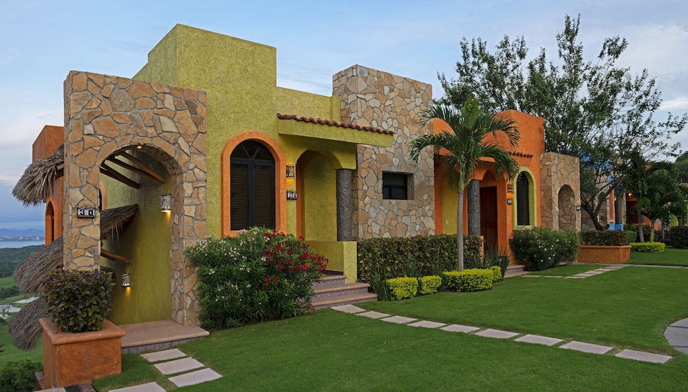 El Corazon Resort 40/48