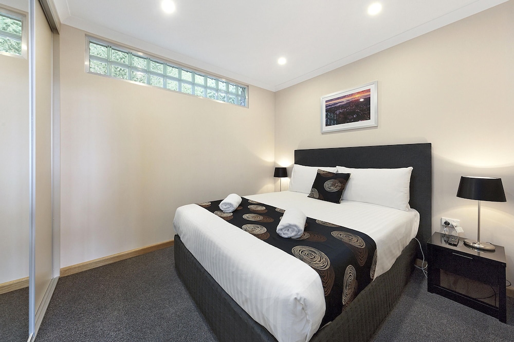 Commodore Regent Hotel 30/63