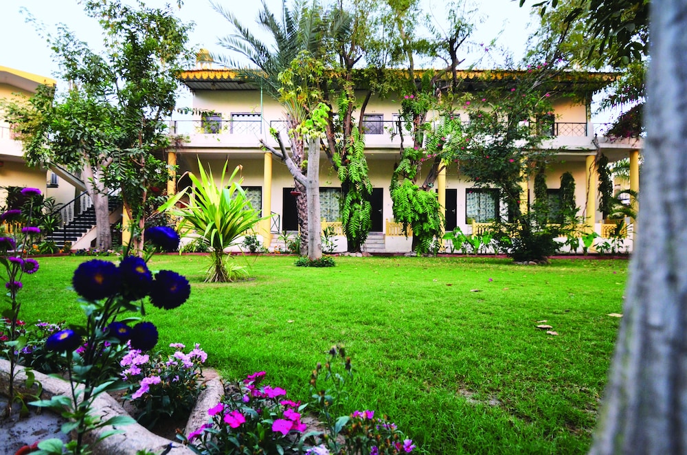 RAJ PALACE 45/50