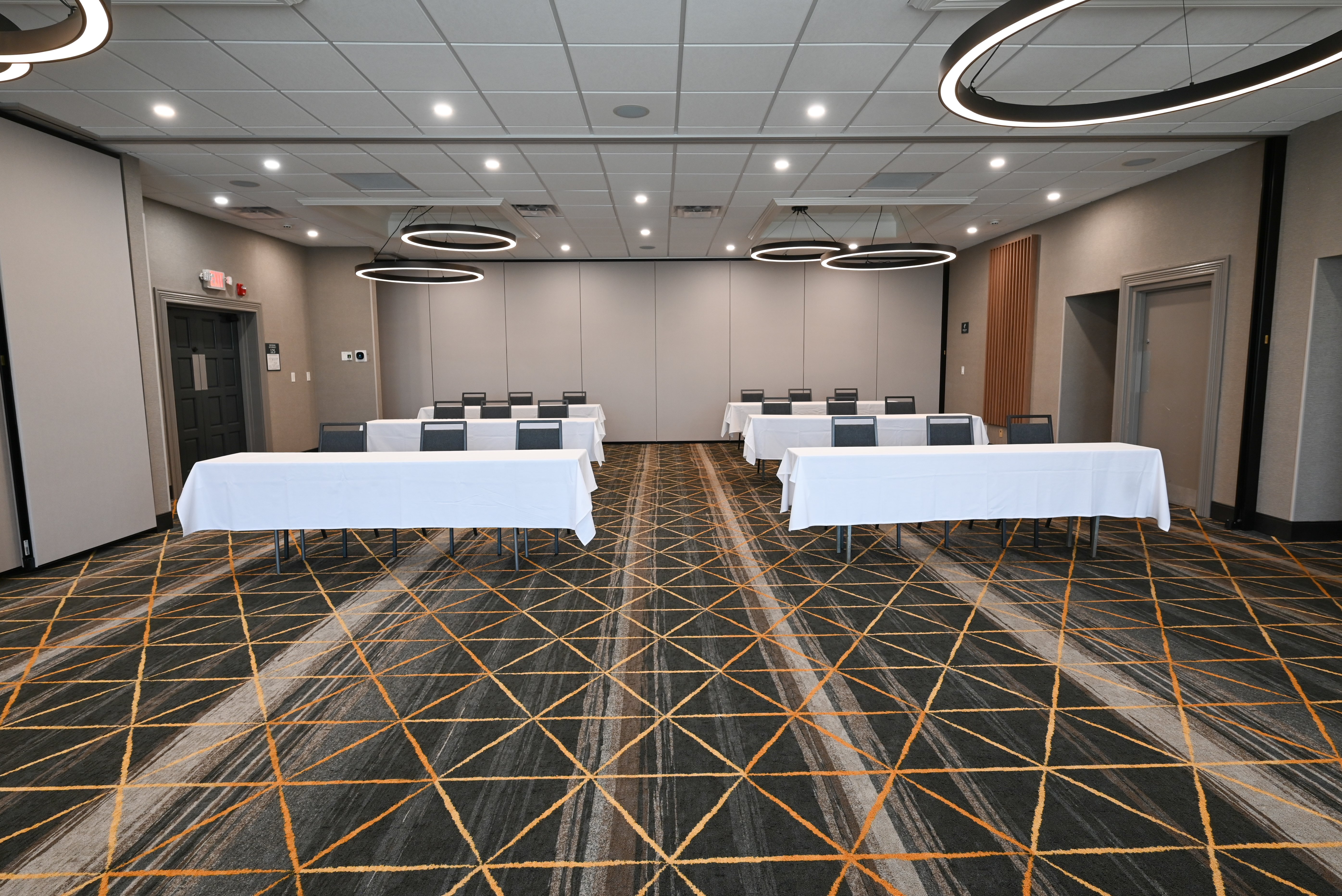Holiday Inn Cleveland-Mayfield 73/76