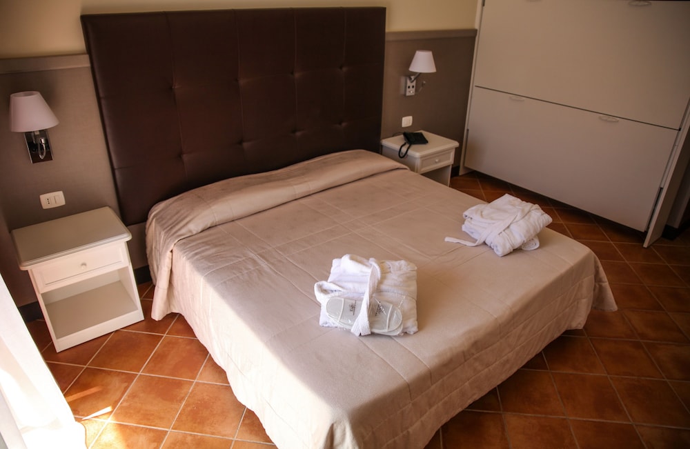 غرفة قياسية بسريرين منفصلين، Baia Di Ulisse Wellness & Spa 2/8